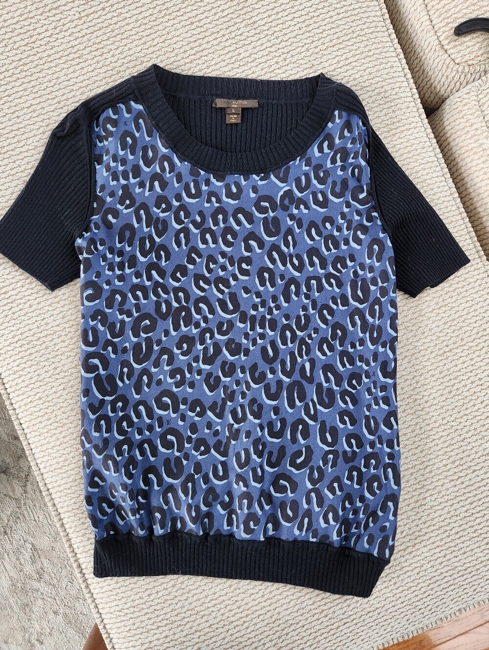 Women's Louis Vuitton Short Sleeve Top. Size L
